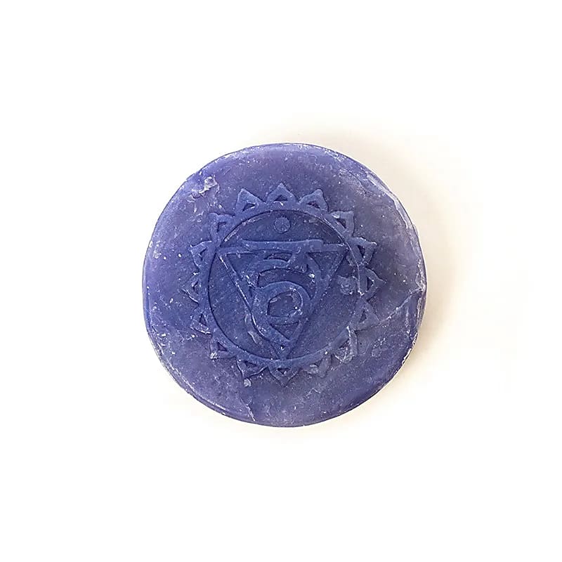 Holy Lama jabón chakra de la garganta en hoja de palma